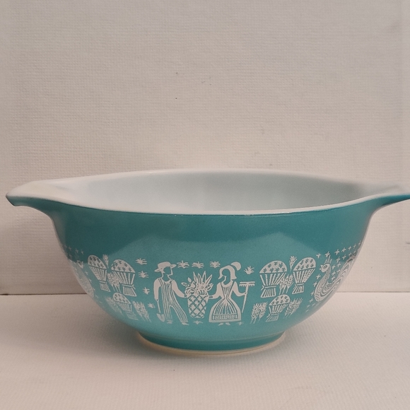 Vintage 50s Turquoise Amish Butterprint Pyrex Bowl - Picture 9 of 10